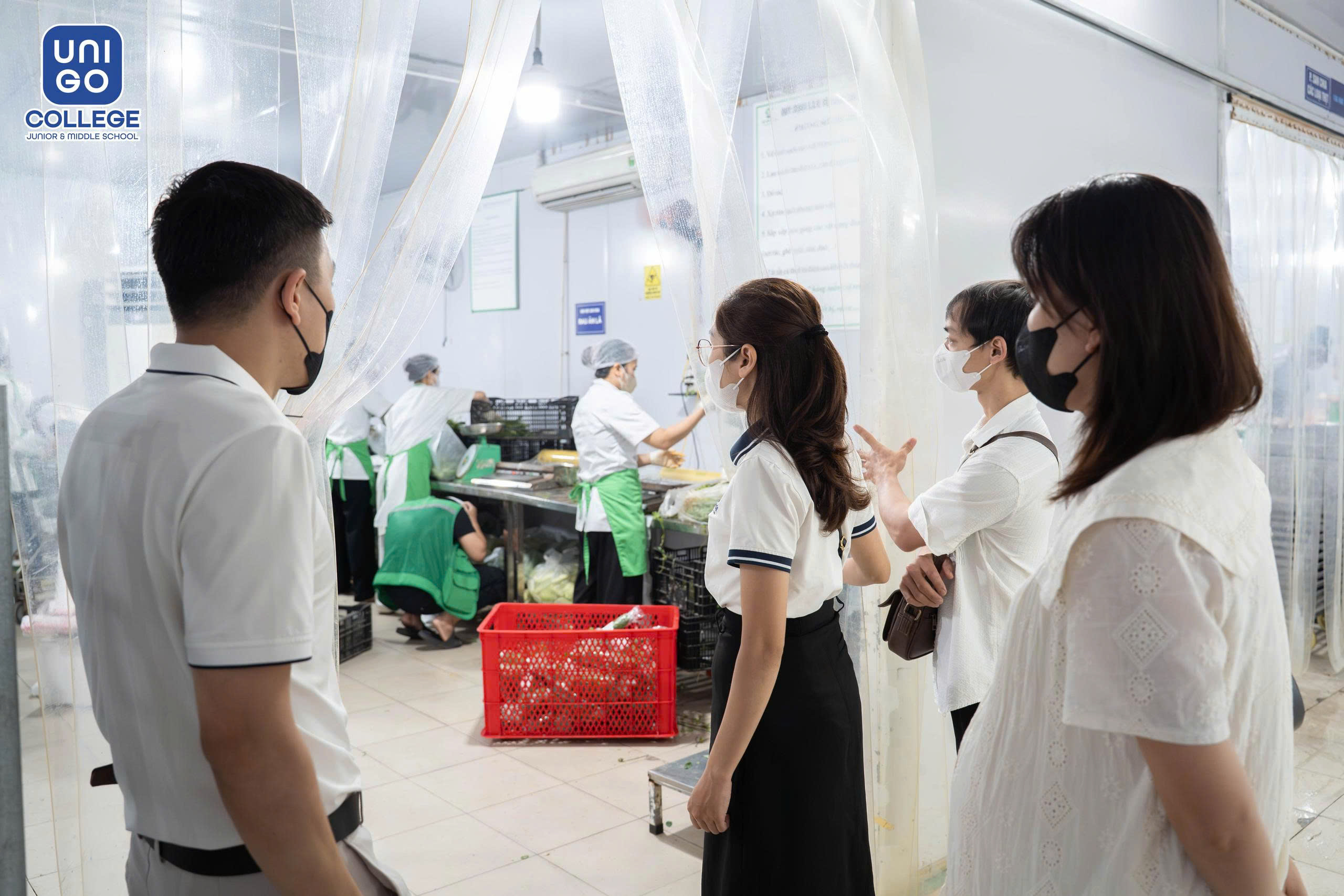 TRƯỜNG UNIGO TĂNG CƯỜNG KIỂM TRA NHÀ CUNG CẤP THỰC PHẨM, KIỂM SOÁT CHẤT LƯỢNG BỮA ĂN BÁN TRÚ HỌC ĐƯỜNG 